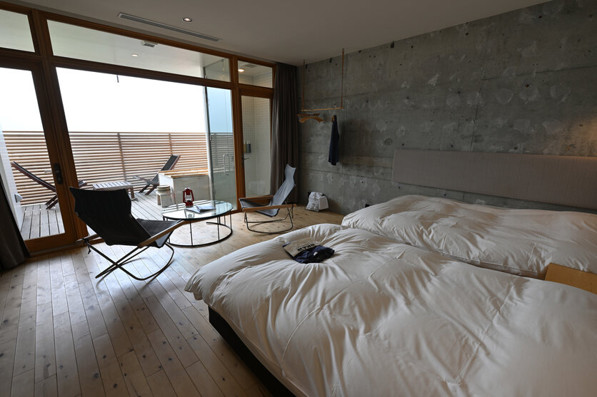 本に囲まれて滞在できるブックホテル