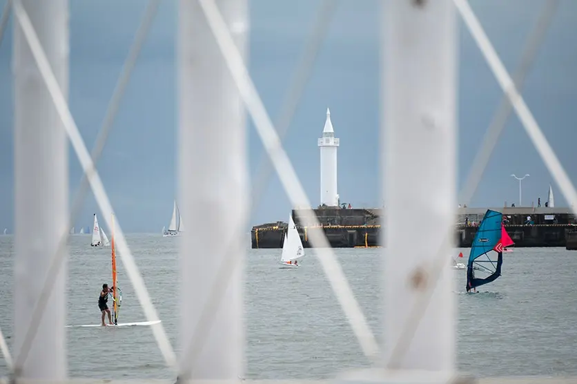 前景から後景までの重なりを意識する