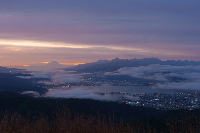日の出の美しい光