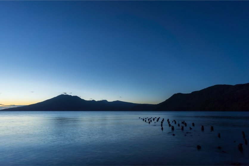 眼の前に広がる広大な海の風景