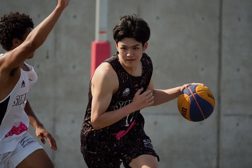 Understand typical plays and predict their movements