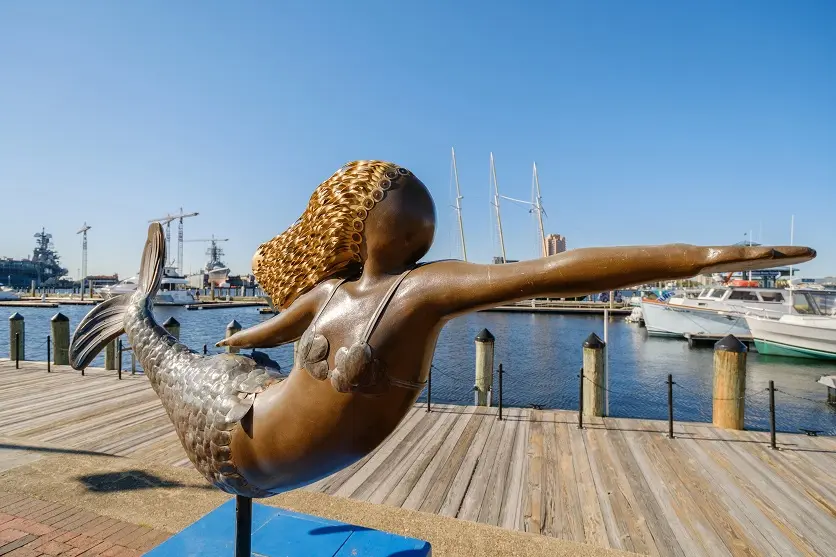 立像やオブジェ