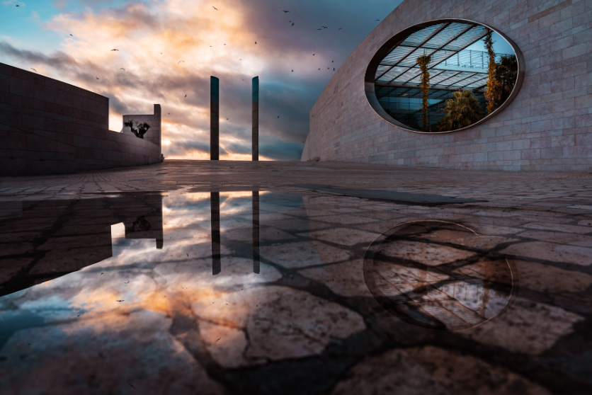 ③パースペクティブ(遠近感)が強調される