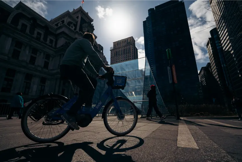 光の向きやライティングを工夫する