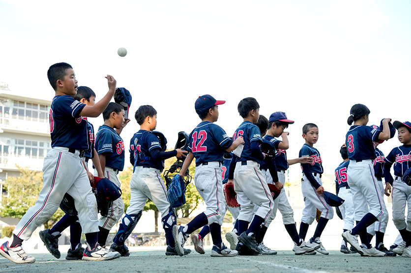 タムロンレンズで撮影された野球風景