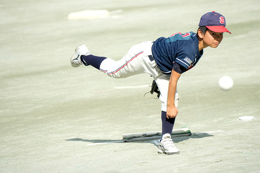 タムロンレンズで撮影された野球風景