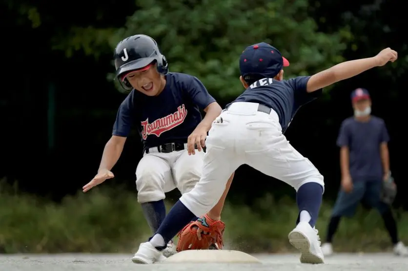 タムロンレンズで撮影された野球風景
