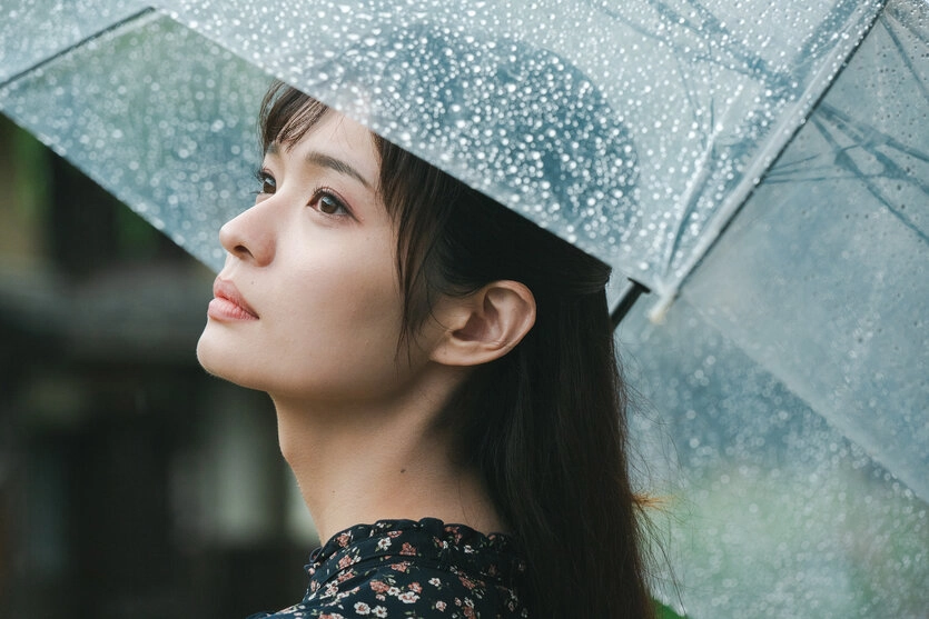 【雨の日の写真の撮り方】初心者でも失敗しない構図と撮影テクニックを解説