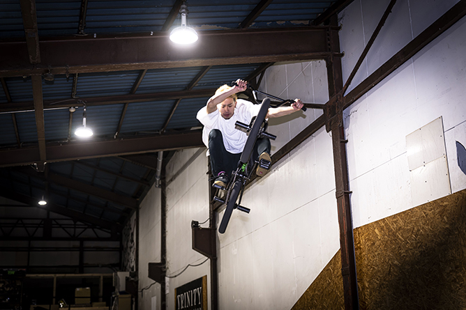 タムロン 35-150mm F/2-2.8 Di III VXD (Model A058)