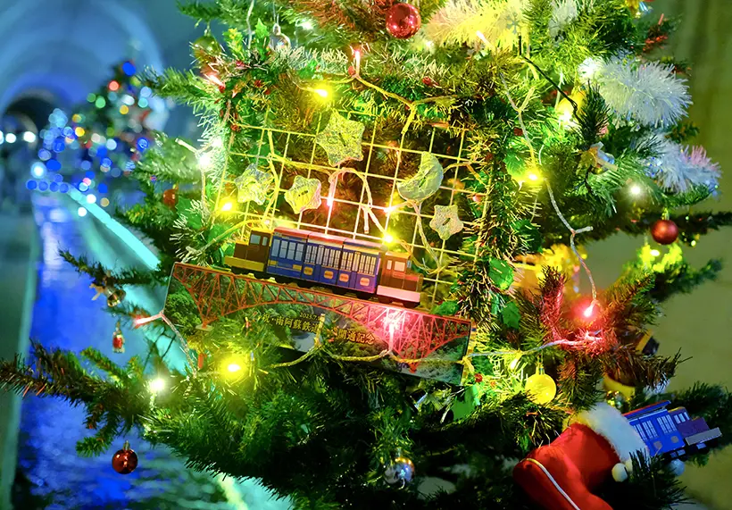 お祝いのツリー飾り