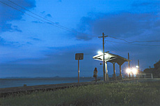 「安堵のヘッドライト」　水谷　貴雄