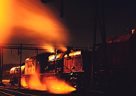 「夜の機関庫」 十河 敬寛 様