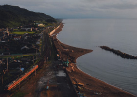 「夕映えの海岸を」 野口 悠 様